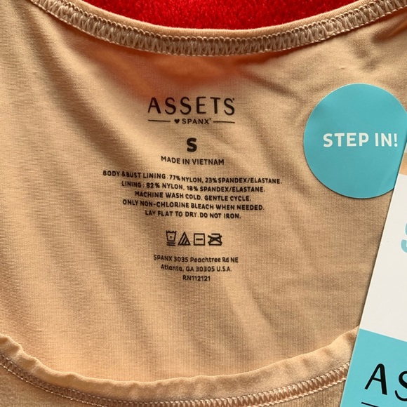 Assets by Spanx Nude Shaping Tank. Size S - Picture 3 of 5